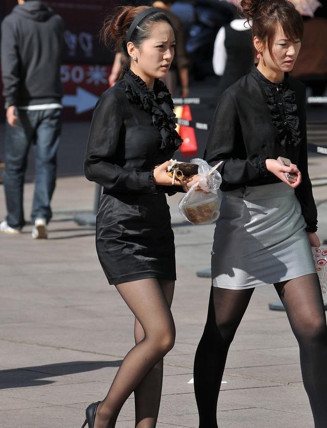 咔嚓街拍 高跟配黑丝美腿-职业黑丝高跟好吸引人