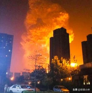 ​2015年，天津大爆炸：因奸商一个谎言，25名消防员全体丧生